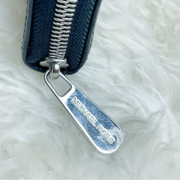 🍋 Michael Kors • Black Leather Zip Around Wallet w/Inner Separations for Cards - Picture 5 of 9